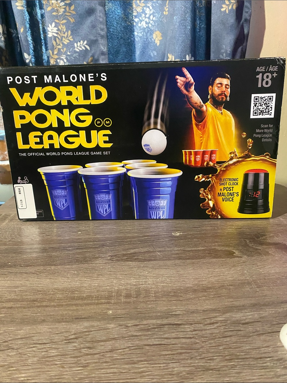 Post Malone's World Pong League Party Game - Blue and Yellow Cups